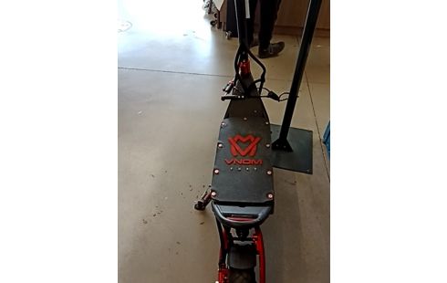 TROTTINETTE BRONCO VNOM FURY 72V 32AH COULEUR ROUGE