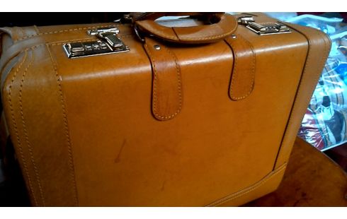 BAÚL COFRE CUERO PARDO