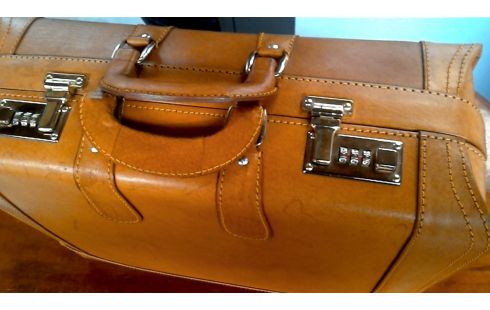 BAÚL COFRE CUERO PARDO