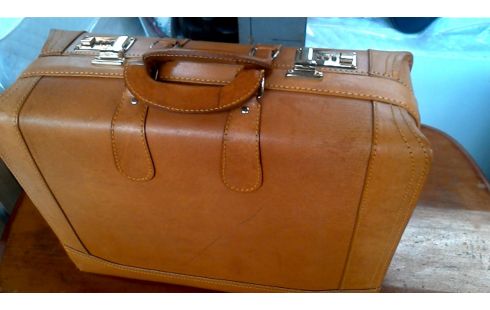 BAÚL COFRE CUERO PARDO