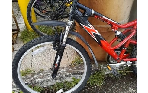 VELO ROUGE ET NOIR SPIDER