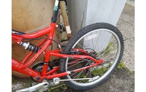 VELO ROUGE ET NOIR SPIDER