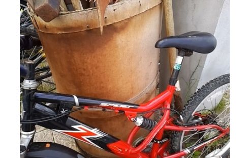 VELO ROUGE ET NOIR SPIDER