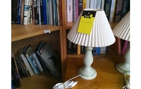 LAMPE DE CHEVET .