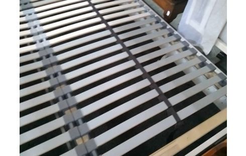 LIT IKEA BLANC AVEC SOMMIER A LATTES 140X200