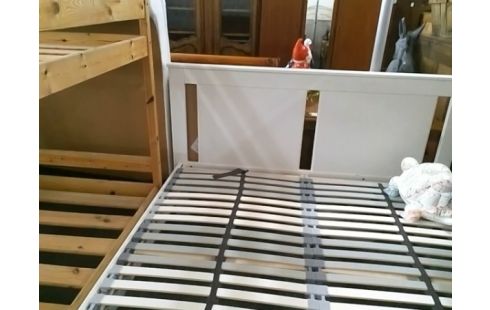 LIT IKEA BLANC AVEC SOMMIER A LATTES 140X200