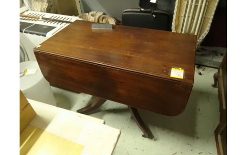 TABLE DE SALLE A MANGER STYLE LOUIS PHILIPPE