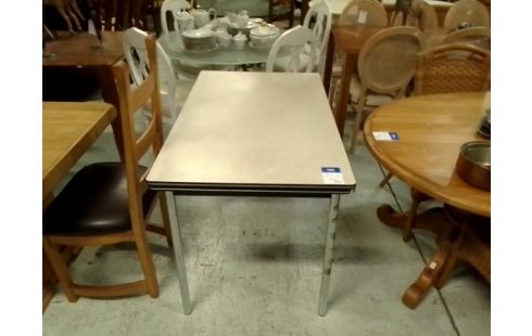 TABLE DE CUISINE FORMICA