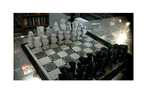 JEU D'ECHECS EN PIERRE