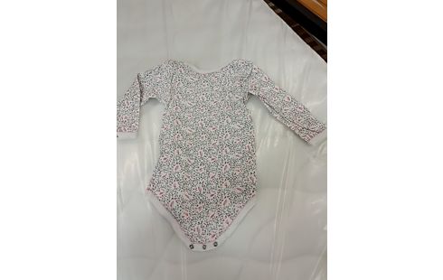 BODY BLANC IMPRIMÉ FLEURS GRIS ET ROSE- 18MOIS