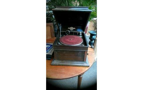 GRAMOPHONE