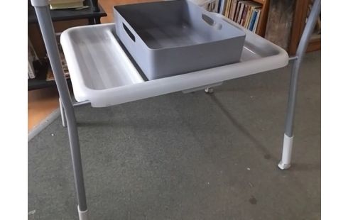 TABLE A LANGER PLIANTE AVEC BAIGNOIRE CHICCO