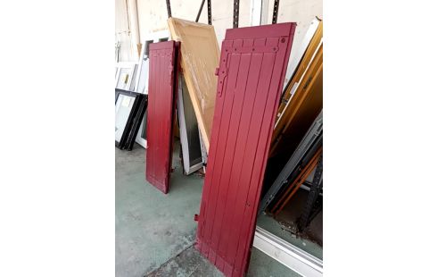 VOLET BOIS ROUGE LA PAIRE