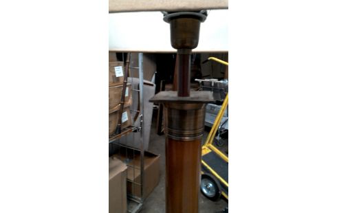 LAMPVOET MET KAP STAAND