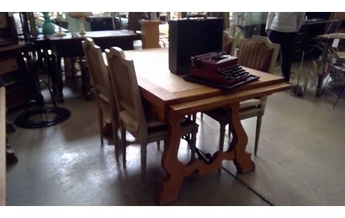 TABLE DE SALLE A MANGER ESPAGNOL