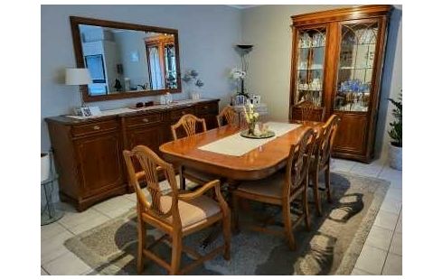 EETKAMER TAXUS TAFEL / 6 STOELEN / DRESS. & VITRINE