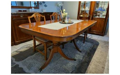 EETKAMER TAXUS TAFEL / 6 STOELEN / DRESS. & VITRINE