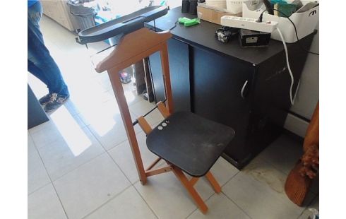 VALET DE NUIT AVEC ASSISE