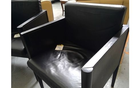 FAUTEUIL CUIR ET BOIS NOIR (FAIBLE ENCOMBREMENT)