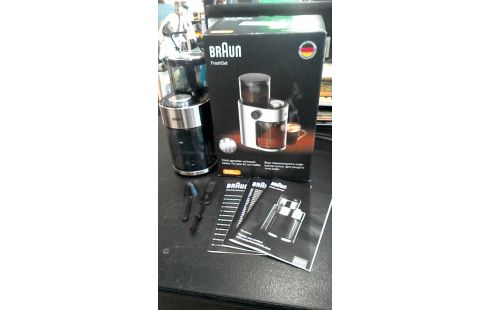 MOULIN A CAFE ELECTRIQUE  BRAUN