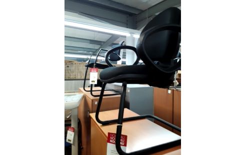 FAUTEUIL DE BUREAU NOIR .