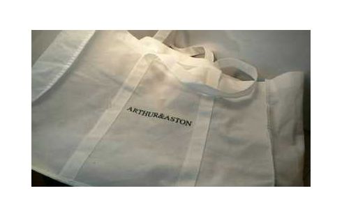 SAC A MAIN ARTHUR ASTON