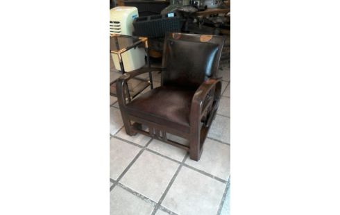 BUTACA. ESTILO COLONIAL CUERO