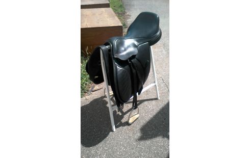 SELLE DE CHEVAL CUIR NOIR + SUPPORT