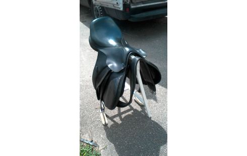 SELLE DE CHEVAL CUIR NOIR + SUPPORT
