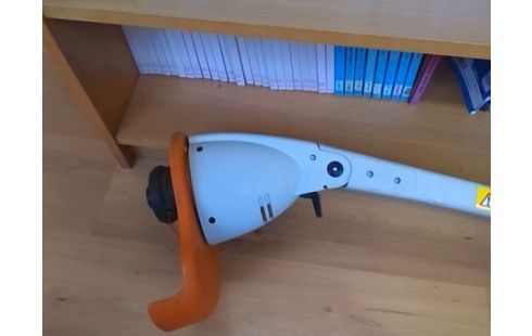 DEBROUSSAILLEUSE STIHL