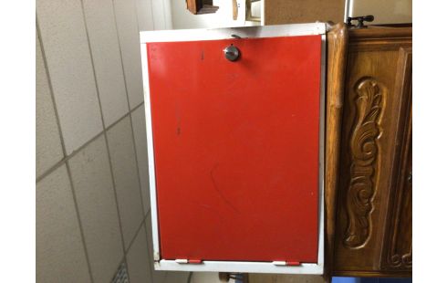 CASIER MÉTAL BLANC ROUGE