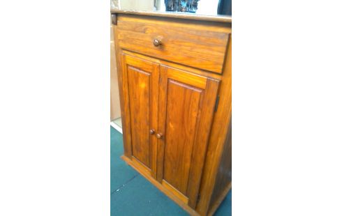 ARMARIO. MACIZO PINO 2 PUERTAS 1 CAJÓN