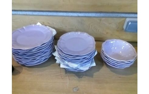 SERVICE ASSIETTES COTE TABLE