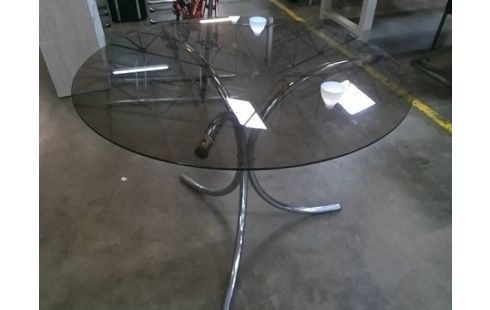 TABLE RONDE PIED CHROMÉ DESSUS VERRE