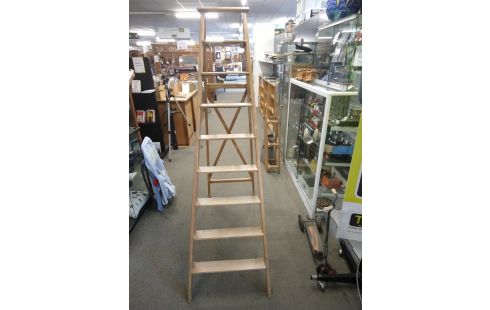 ESCABEAU ANCIEN MONTANA