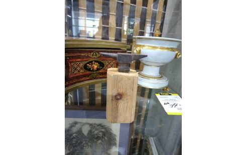 OBJET DECO PETIT ENCLUME BIJOUTIER