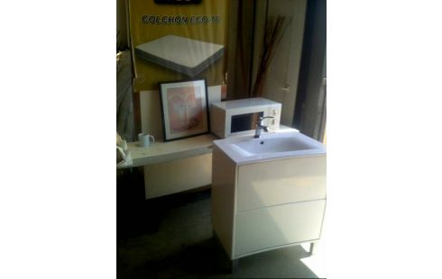 MUEBLE CON PICA Y GRIFO