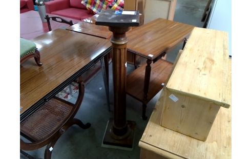 COLONNE A CANNELURES