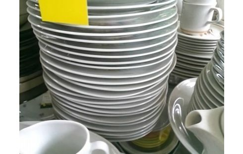 SERVICE DE VAISSELLE LIMOGES MOTIF FLEURS