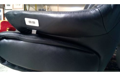 HUKLA RELAXSTOEL ZWART LEDER MET TOEBEHOREN