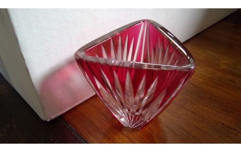 VAASJE KRISTAL GESLEPEN