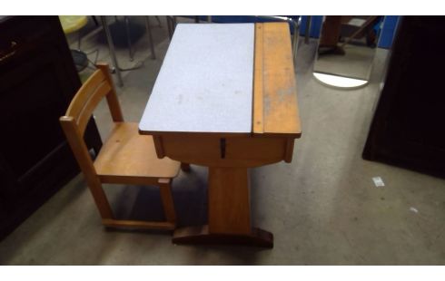 KINDERLESSENAAR MET STOEL HOUT