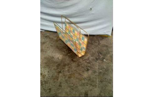 ZEITUNGSSTÄNDER RETRO BUNT