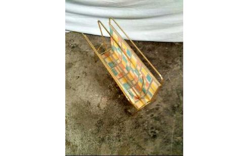 ZEITUNGSSTÄNDER RETRO BUNT