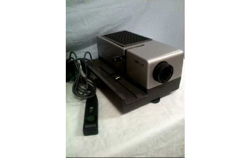 DIAPROJEKTOR <BRAUN> D35 M. KOFFER