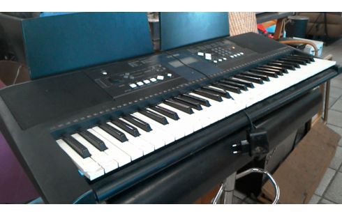 SYNTHETISEUR YAMAHA