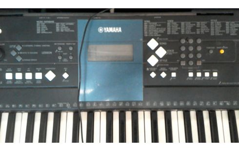SYNTHETISEUR YAMAHA