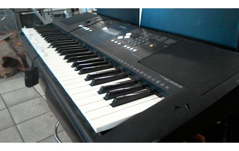 SYNTHETISEUR YAMAHA