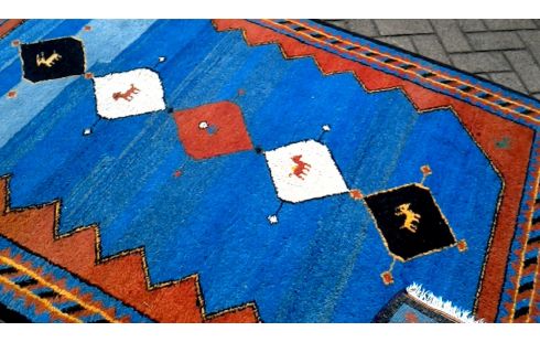 TAPIS NOUE MAIN BLEUE MET ROUGE