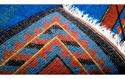 TAPIS NOUE MAIN BLEUE MET ROUGE